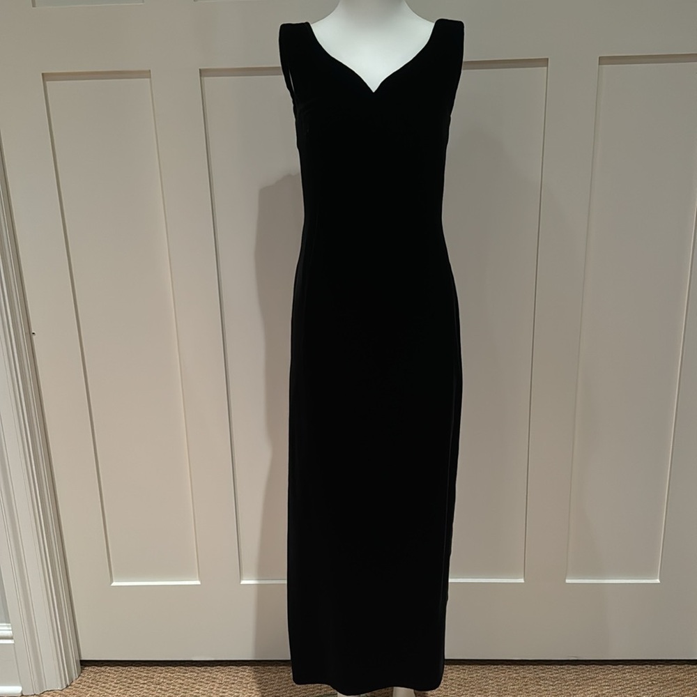 VINTAGE EPISODE BLACK VELVET SWEETHEART NECKLINE AND HIGH SLIT LEG GOWN SIZE 2